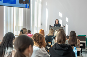 «Деловая коммуникация: как вести переговоры и работать с возражениями»