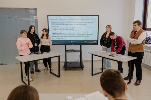 В КГУ прошли дебаты «Диалог поколений: Единство в современном мире»