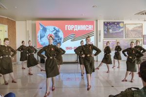 Литературно-музыкальная композиция "Поклонимся великим тем годам"
