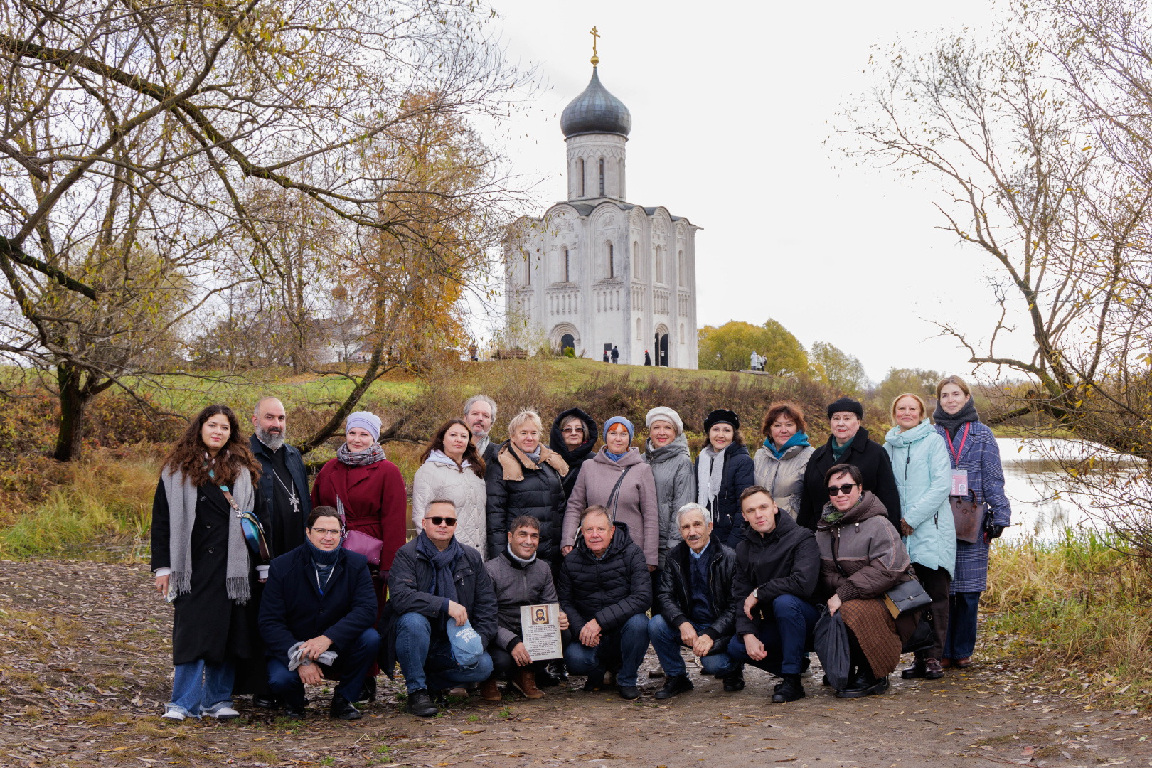 У церкви Покрова на Нерли JPG.JPG